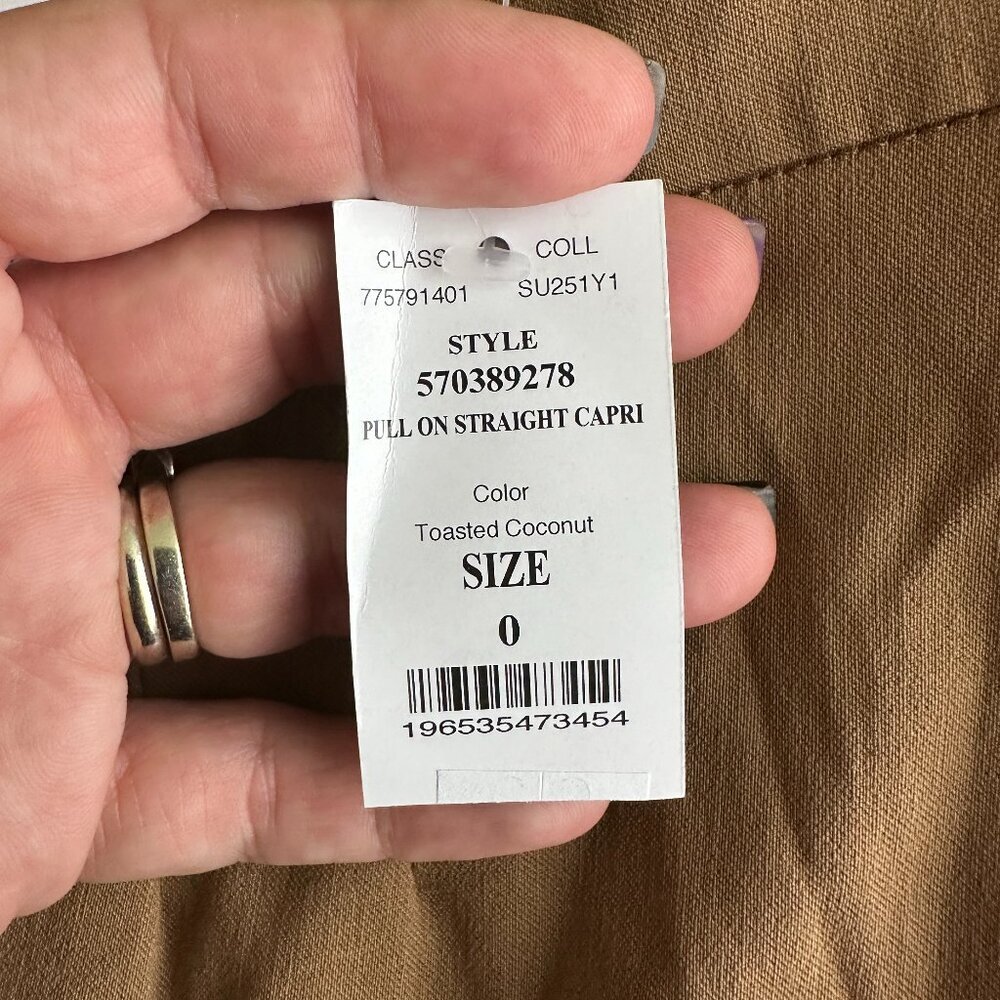NWT White House Black Market Pull on Straight Capri Toasted Coconut 0 #WHBM9 - Picture 7 of 9
